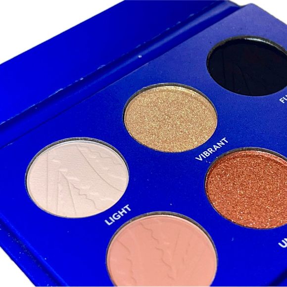 Tresluce Beauty | Siempre Divina | Eyeshadow Palette | New - Picture 4 of 8